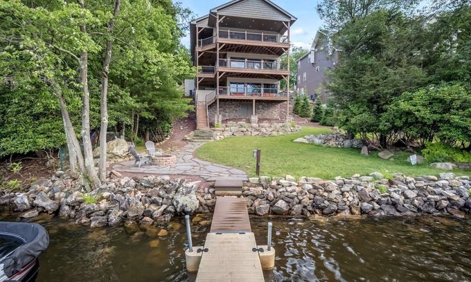 Lake Harmony House | "Lake Front Vista" 9 Bdrm, 4.5 Bath, Dock, Hot Tub, Pool Table, Shuffleboard, Fire Pit, Gas Grill