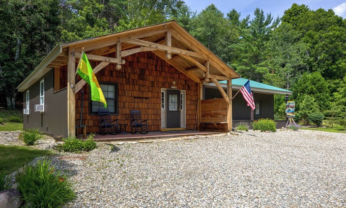 Wevertown Cabin | Lake George, Loon, and Schroon -Hot Tub -Firepit -Gameroom -Kayaks -Pets