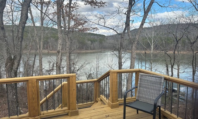 Higden House | Lake Getaway at The Canyon
