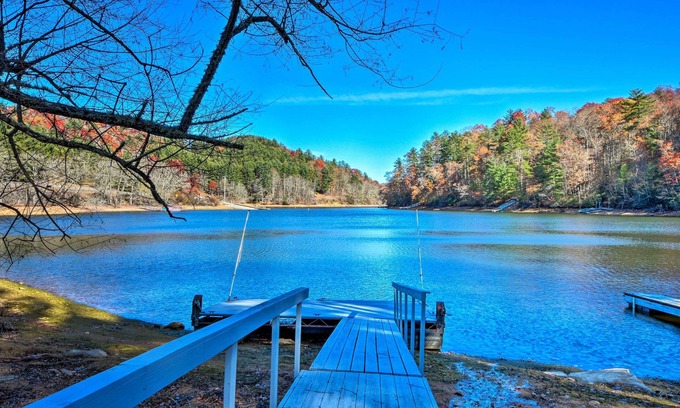 Cullowhee Cabin | Lake Glenville Cabin w/Boat Dock, Kayaks & Views!