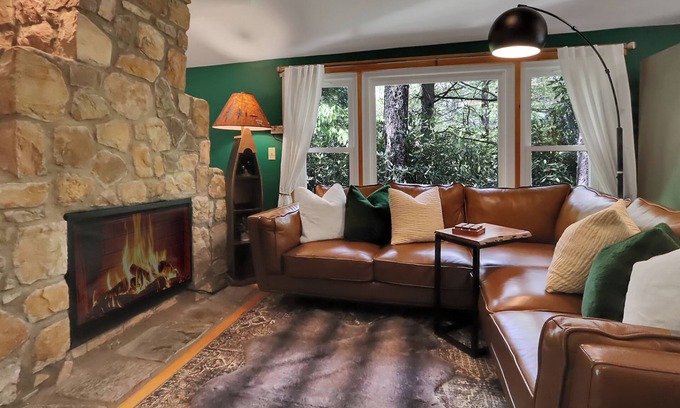 Newland Cabin | Lake, Golf & Hike at Linville Lodge in Linville Land Harbor Resort Community