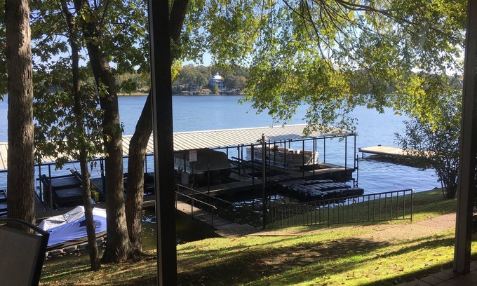 Rockwell Condo | Lake Hamilton Main Channel Condo - Fantastic Lake View with covered boat stall