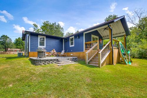 Rockwell House | Lake Hamilton Retreat with Kayaks and Spacious Yard!