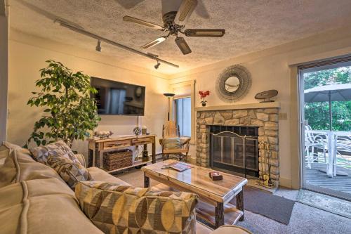 White Haven House | Lake Harmony Abode about 1 Mi to Jack Frost Ski Resort