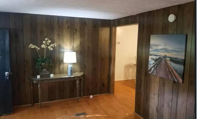 Townville House | Lake Hartwell 3-bedroom Getaway walking distance to lake in Townville