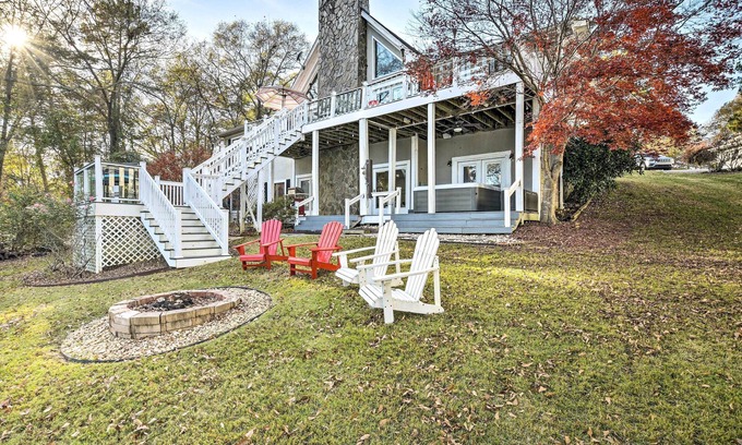 Lavonia House | Lake Hartwell Home w/Private Dock & Hot Tub!