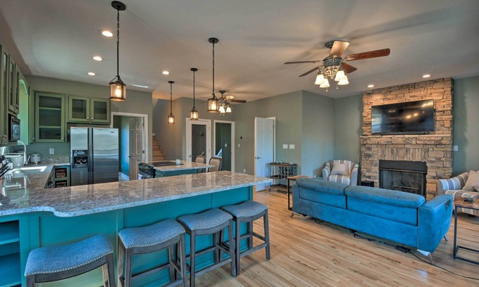 Townville House | Lake Hartwell Retreat w/Boat Dock & Kayaks!