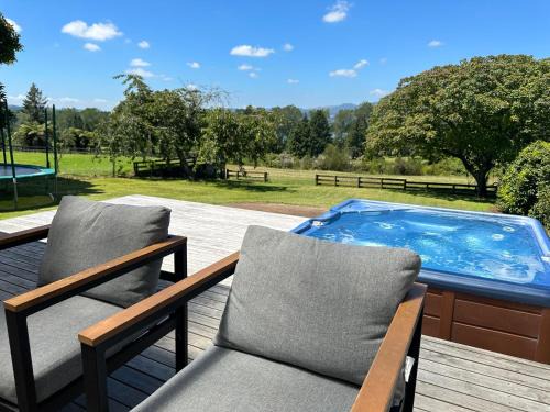 Mangakino House | Lake Holiday Home - Spa & Views