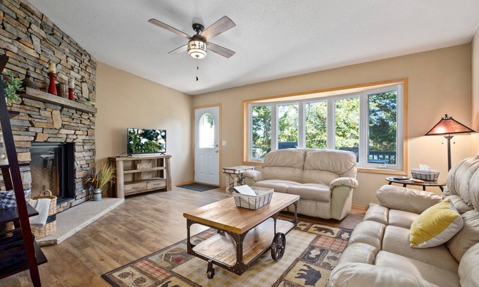 Pequot Lakes House | Lake Home, 5 min to Nisswa, Close to Paul Bunyan State Trail! Near shops & golf!