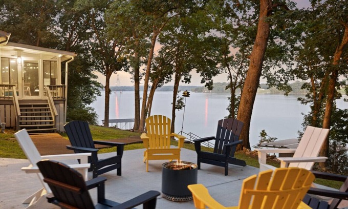 Gallatin House | Lake Home Cutie North Nashville