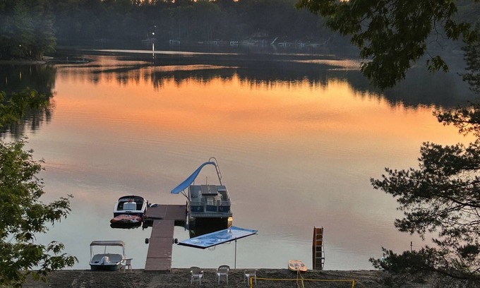 Pine River House | Lake Home-HUGE Sandy Beach Ski, swim, fish Full recreational lake