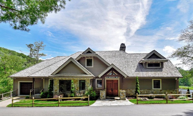 Blowing Rock House | Lake House 101 | Fireplace, Restaurant, Pool, Spa