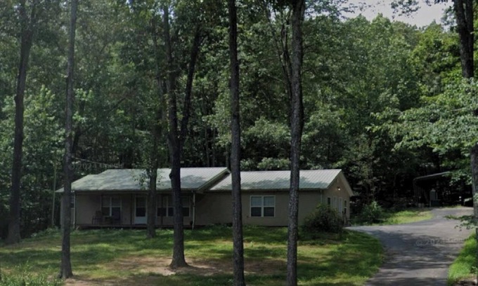 Buchanan House | Lake House 4-bedroom/4 bath in Buchanan 1 Mile behind Paris Landing Marina.