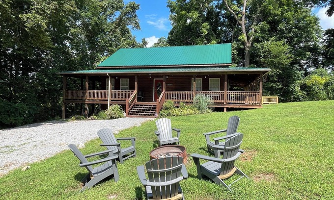Byrdstown Cabin | Lake House Getaway at Dale Hollow Lake