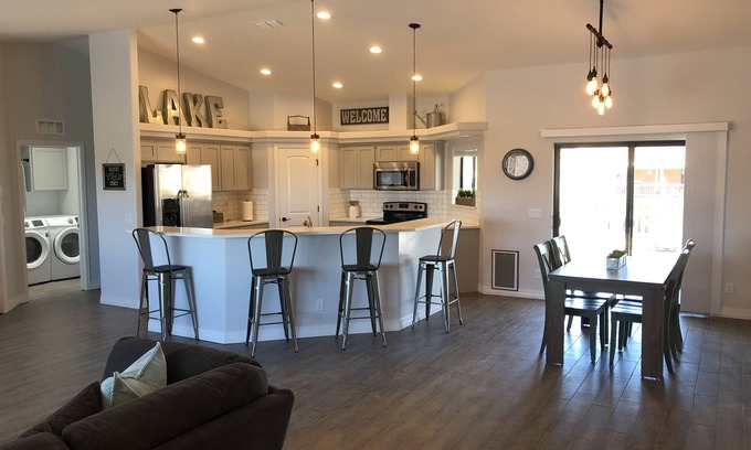 Desert Hills House | Lake House Havasu ,Good Vibes Only !