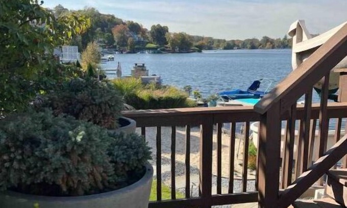 Mahopac House | Lake house in Mahopac with a VIEW!