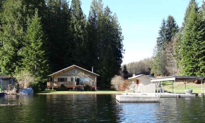 Lake Roesiger Cottage | Lake house @ Lake Roesiger - Private beach & 1 acre of solitude