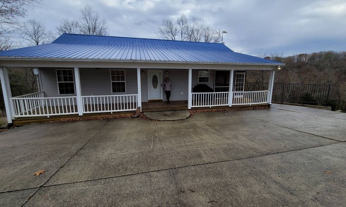 Monticello House | Lake House on Cumberland! Pull through driveway! 5 miles from a public ramp!