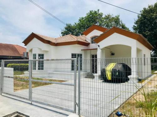 Sungai Pelek House | Lake House Sepang88