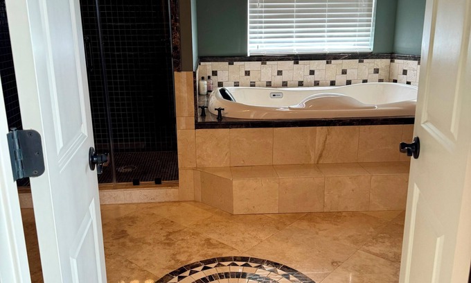 New Orleans East Area House | LAKE HOUSE. Serene, charming 5-bedroom house in greater New Orleans.