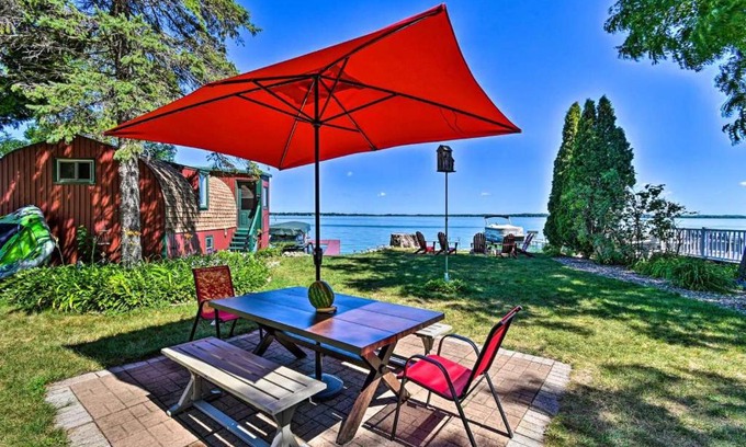 Stoughton House | Lake House-Stoughton