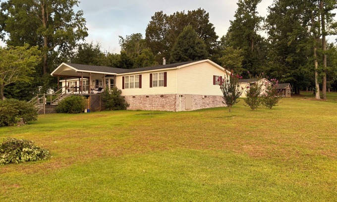 Cross Hill House | Lake House