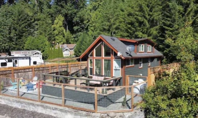 Maple Grove Ski Chalet | Lake house