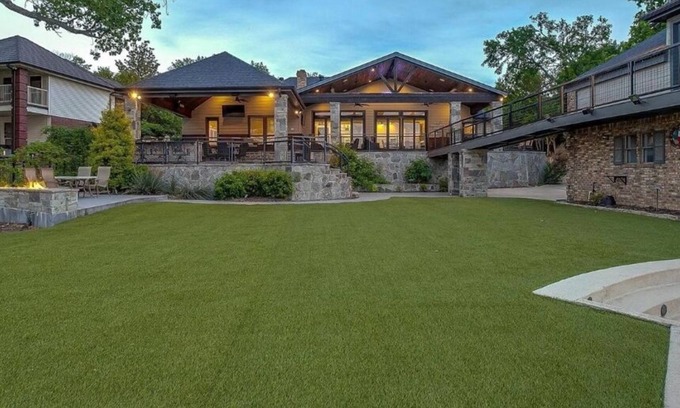 Lake Country House | Lake house with 5 bedrooms total including guest house, outdoor kitchen etc.