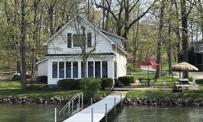 Angola Cottage | Lake James Red Sands Beach Lake Front Cottage - Family Friendly!