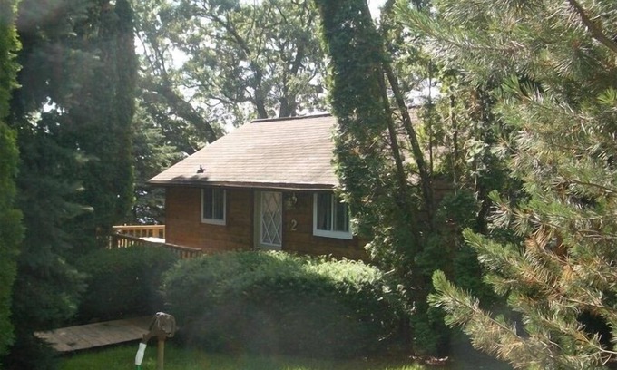 Stoughton Cottage | Lake Kegonsa 1BR Cottage 15 Min.to Madison,Sleeps 3 ,Kayaks