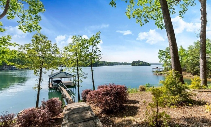 Seneca House | Lake Keowee Ln - Awesome Lake Keowee Views