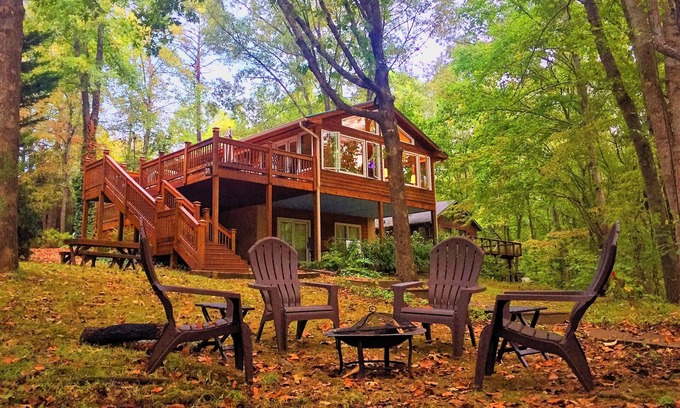 Dawsonville House | Lake Lanier Escape - Secluded Cabin on Quiet Cove with Two-Story Dock