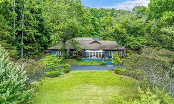 Landrum House | Lake Lanier Retreat – Renovated Luxury + Lake Access & Sunset Views