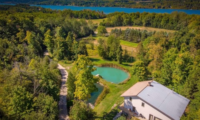 Lake Leelanau House | Lake Leelanau Therapy-HotTub/Kayaks/FirePit