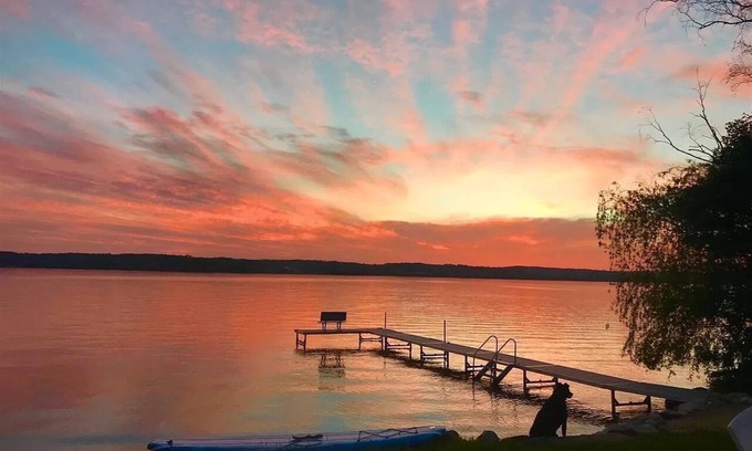 Traverse City Cottage | Lake Leelenau Waterfront Cottage-close to Traverse City, Fishtown & Suttons Bay