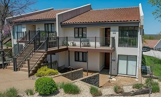 Lake Ozark Condo | Lake-Life Condo · Lake-Life Condo close to Attractions & LOZ strip