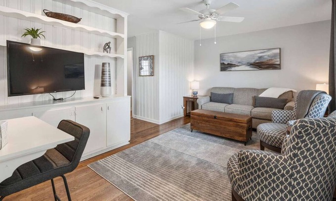 Acworth Apartment | Lake Life D - 2 Bdrm Sleeps 4 | 5 Min Walk to Beach & Dwntwn Acworth | 10 Min to Lake Point Sports