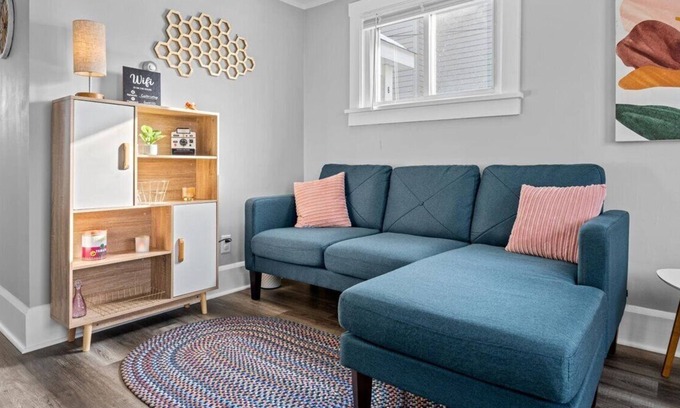 North East Cottage | Lake life meets Wine country! Quiet oasis close to the fun 🍇🍷🌊🏡✨️