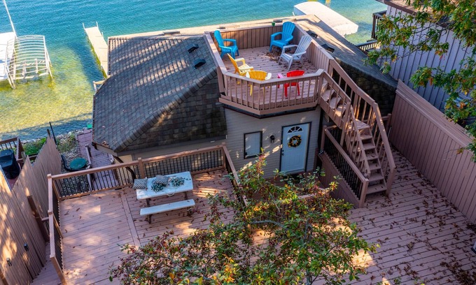 Angola House | Lake Life Vactions on James, 2!