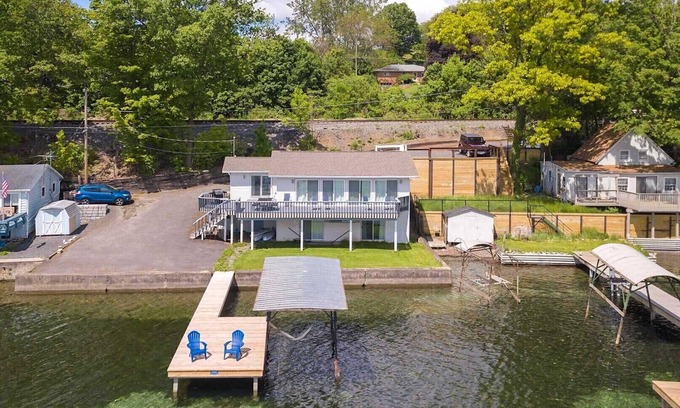 Geneva Cottage | Lake Life: Wine Country and Lake Living