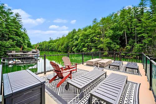 Morganton House | Lake Lodge Sleeps 8 Cabin, Fireplace, Views, Deck