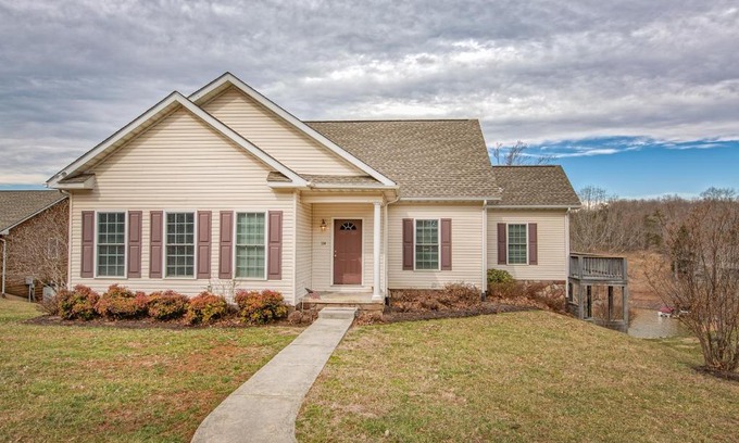 Moneta House | Lake Lover's Delight