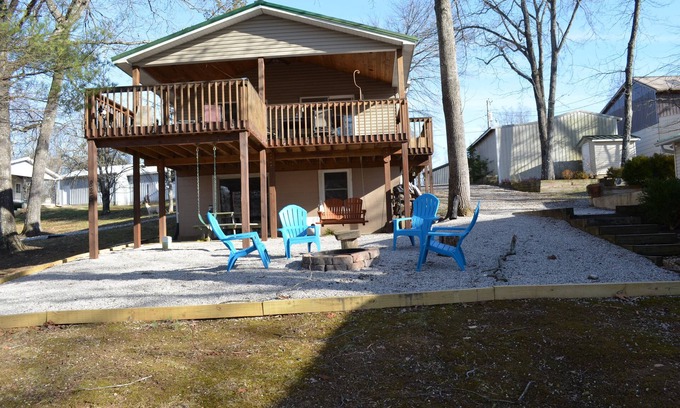 Nancy House | Lake Lover's Paradise! 3 Bed/2 Bath, Walk to Lake on Lake Cumberland!