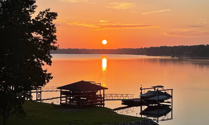 Lexington House | Lake Lovers & Fishermen's Dream!