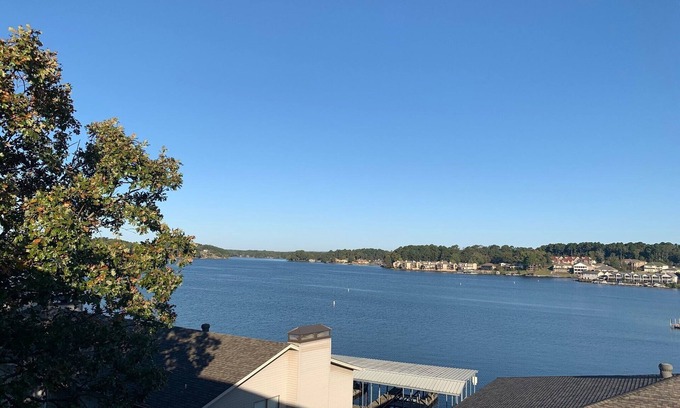 Lake Hamilton Condo | Lake Lovers Retreat in Luxury 2/2 Condo
