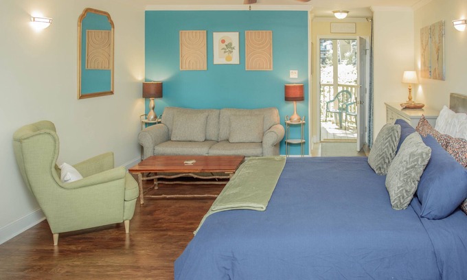 Lake Lure Apartment | Lake Lure Cozy Mountain Studio at Rumbling Bald with Pools, Golf & Restaurants