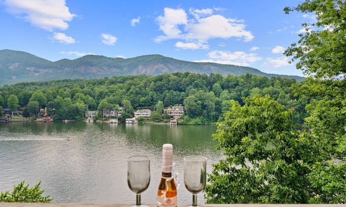 Lake Lure House | Lake Lure Lookout - Lakefront- 3bd/3ba - Sleeps 8 dog friendly