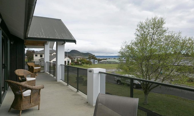 Motuoapa House | Lake Magic - Motuoapa Holiday Home