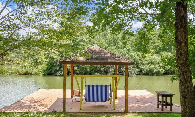 Alexander City House | Lake Martin Getaway- 6Br Lake Front Home