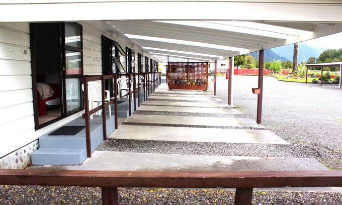 Fox Glacier Hotel | Lake Matheson Motel